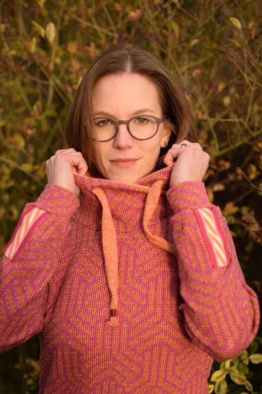 Ebook / Schnittmuster lillesol women No.39 Raglan-Hoodie image number 4