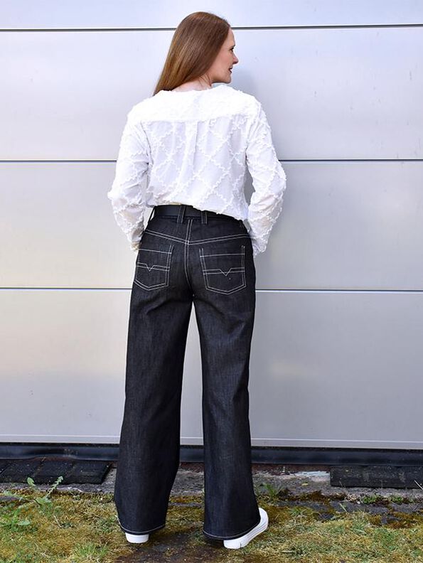 Jeans oder Hose Nurja A4, A0 und Beamerdatei image number 7
