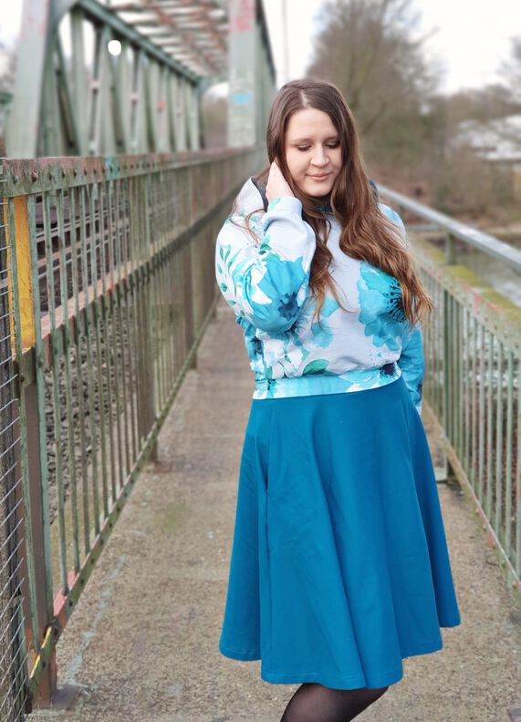 Kombiebook Lieblingsrock Vicky & Crop-Hoodie Anouk  image number 3