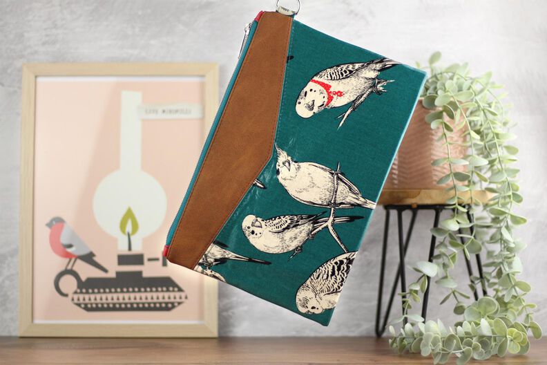 VARI - Clutch & Pouch image number 10