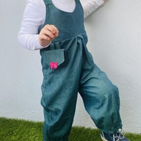 Kinder Latzhose Sveja Gr. 74-104 
