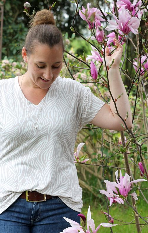 V-Shirt Chloe / Shirt mit Rüsche und V-Ausschnitt 34-50 image number 10