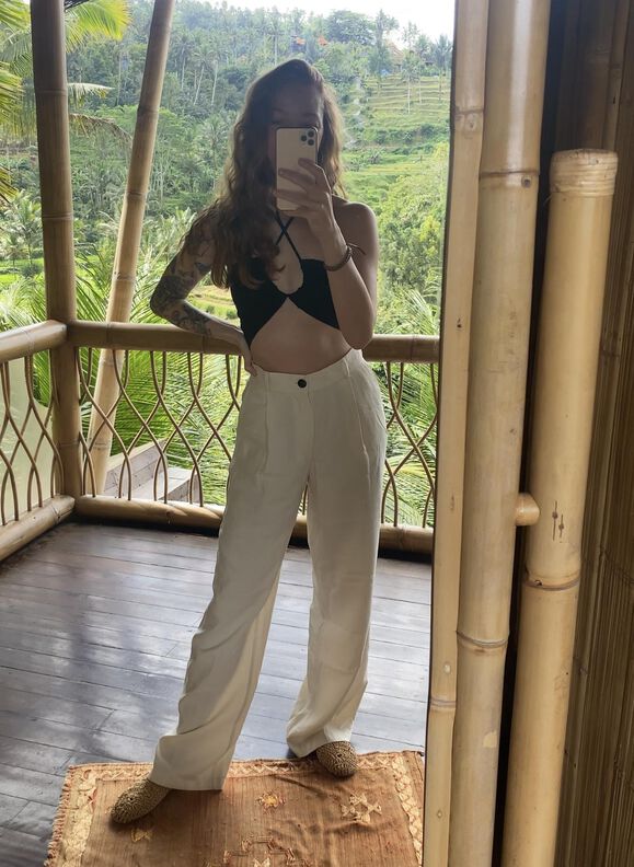 High waist Stoffhose mit weiten Beinen image number 9