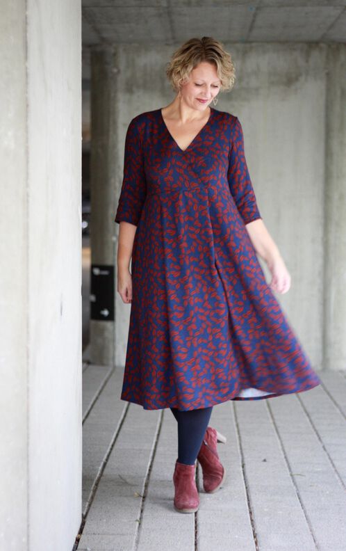 Thea - Wickel Kleid im Empire Stil 34-54 image number 4