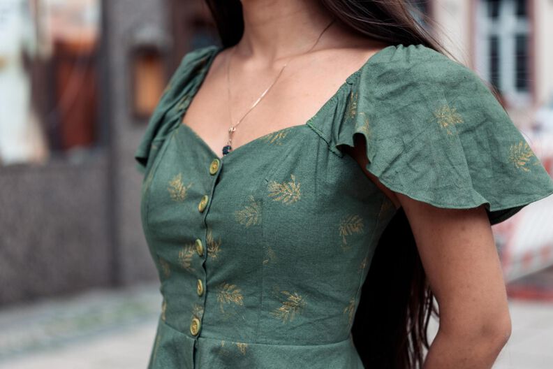 Yoalli Kleid | Herzausschnitt Bustier Volantärmel image number 2