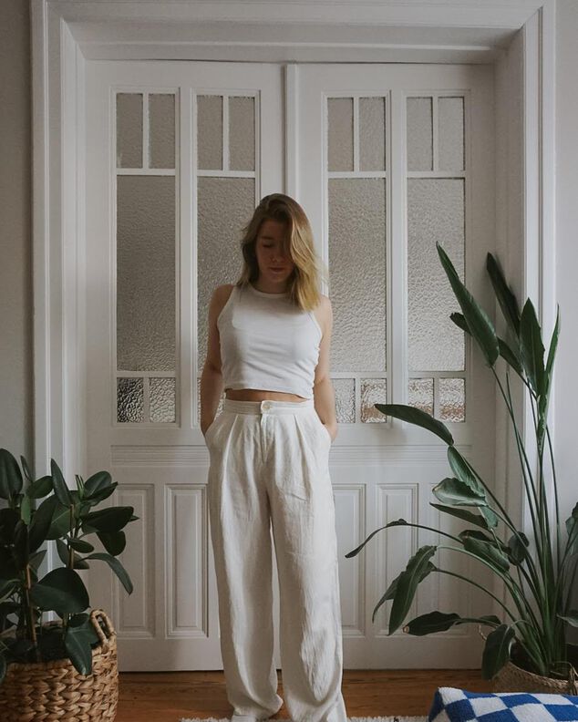 High waist Stoffhose mit weiten Beinen image number 3