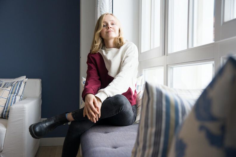 Welliger Color Block Pullover mit Rundhals KLARA image number 10