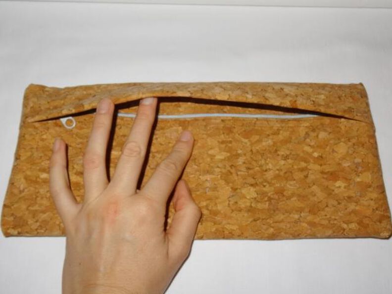 Schnelle Reißverschlusstasche aus einem Stoffstück image number 9