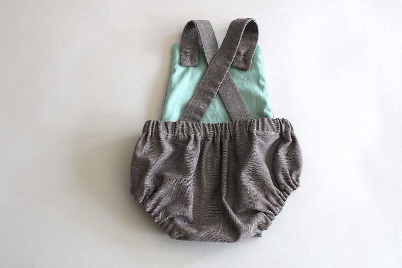 Hugo - Trägerhose für Babys Gr. 50-98 image number 3