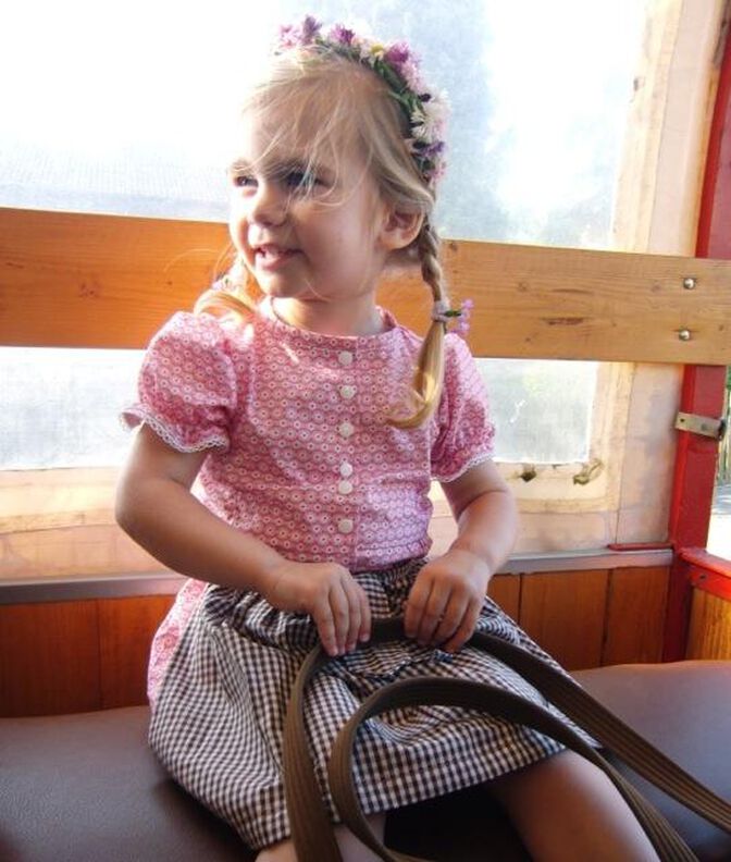 Dirndl "Theresa", Schnittmuster und Ebook Gr. 62-104 image number 2