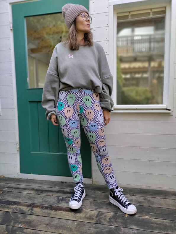 CL*OVELY LEGS WOMAN 34-56 image number 3