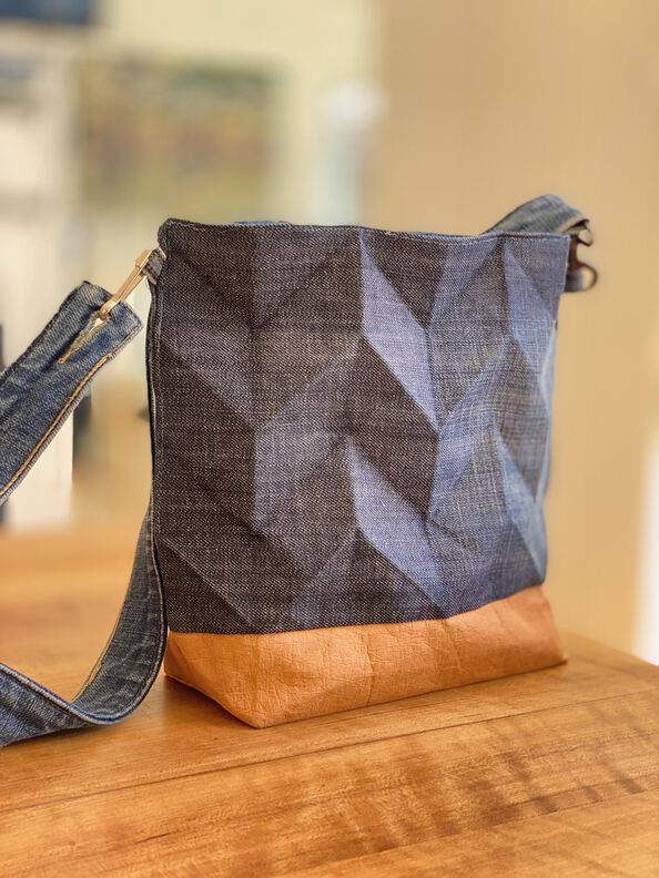 Handtasche in edler  3-D Optik, Umhängetasche aus Jeans image number 2