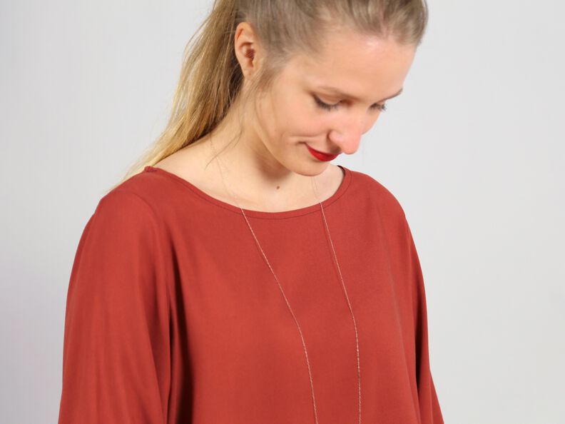 FRAU HOLLY - Weite Bluse mit Gummizug im Ärmelsaum  image number 5