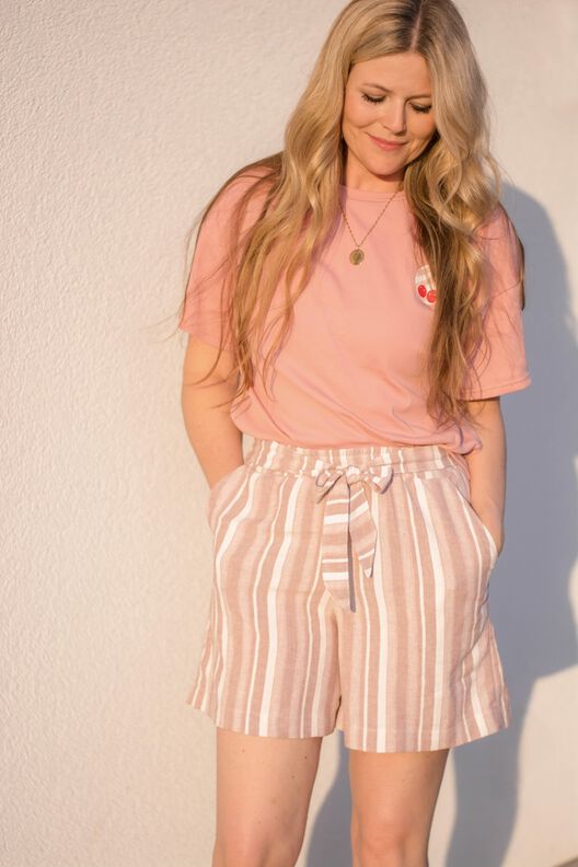 EASY BREEZY SHORTS WOMAN 32-50 image number 4