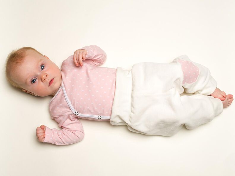 BEBE Baby Hose Strampler für Junge + Mädchen Schnittmuster image number 2