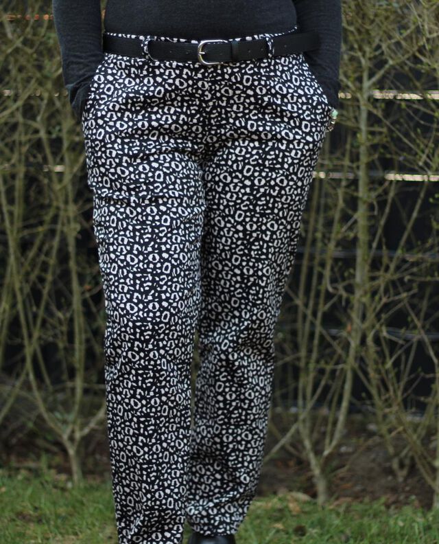 Ebook /Schnittmuster lillesol women No.62 Tapered Hose Paula image number 3
