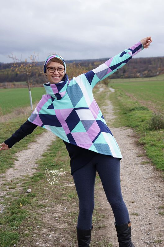 Larena Capehoodie Gr. 32-56 beamerfähig image number 3