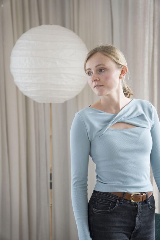 Langarmshirt mit Rundhalsausschnitt und Dreher ELSA image number 10