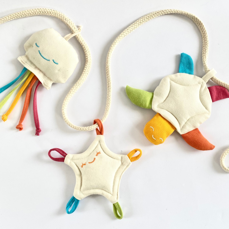 3 Baby Greiflinge, Gratis Stickdatei + Handsticken  image number 1