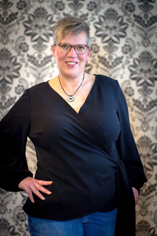 Wickelbluse PIMENTA (34-56) Bluse mit Schleife Schnittmuster image number 3