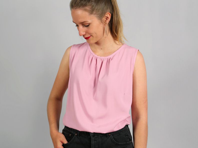 FRAU CLARA - ärmellose Bluse mit Rückenschlitz image number 4