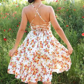 Tonatiuh Kleid und Top mit geschnürtem Rücken und Raffrock