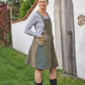 Latzkleid Elina &ndash; Doppelgr&ouml;&szlig;en 32/34 &ndash; 52/54