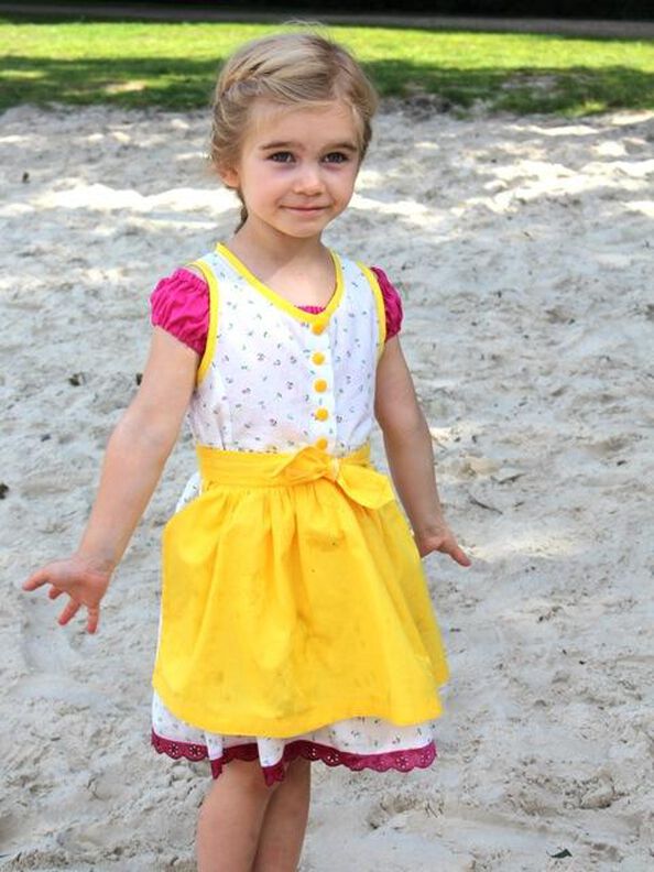Dirndl "RESI" mit Dirndlbluse image number 4