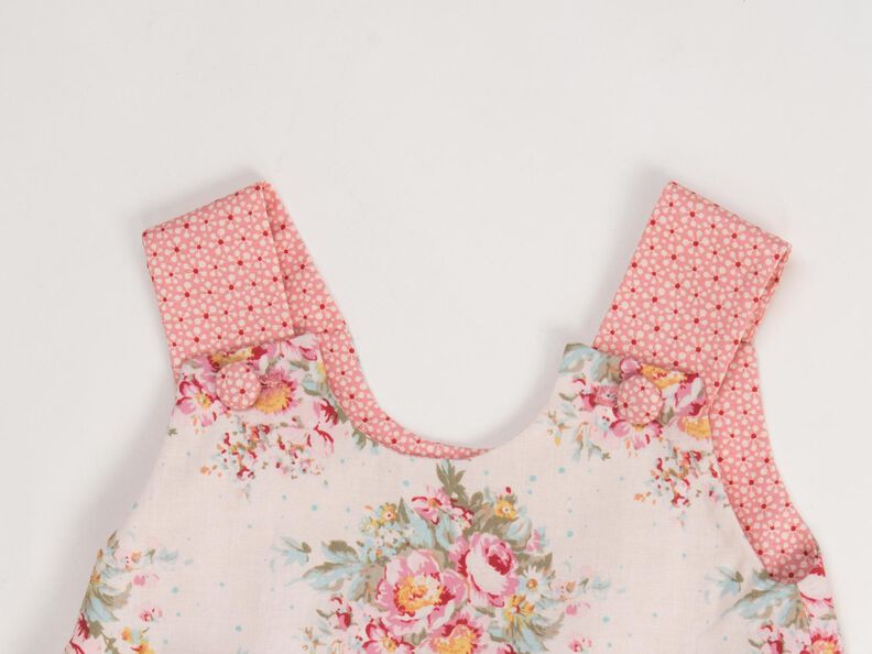 CLARA + EMI Schnittmuster Babykleid und Pumphose image number 3