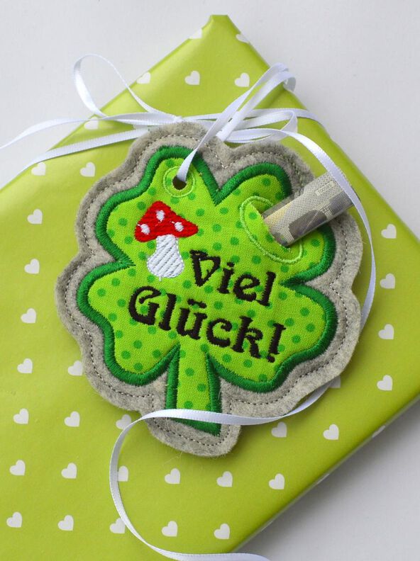 ITH Geschenkanhänger, Glücksbringer für den 10x10cm Rahmen image number 1