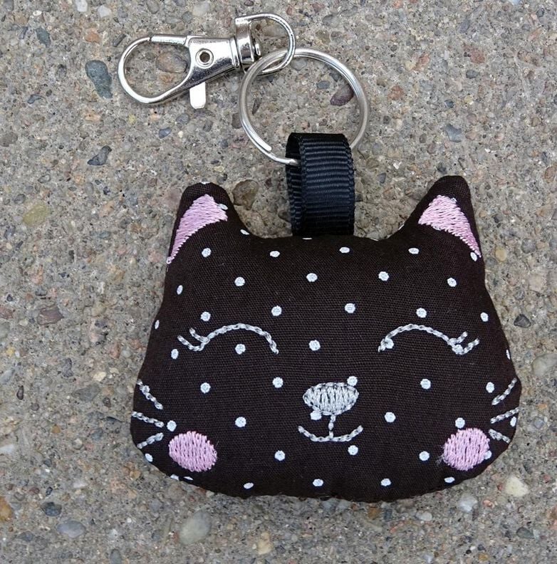 Stickdatei - Katze 4 ITH in 3 Gr. cute Schlüsselanhänger image number 6