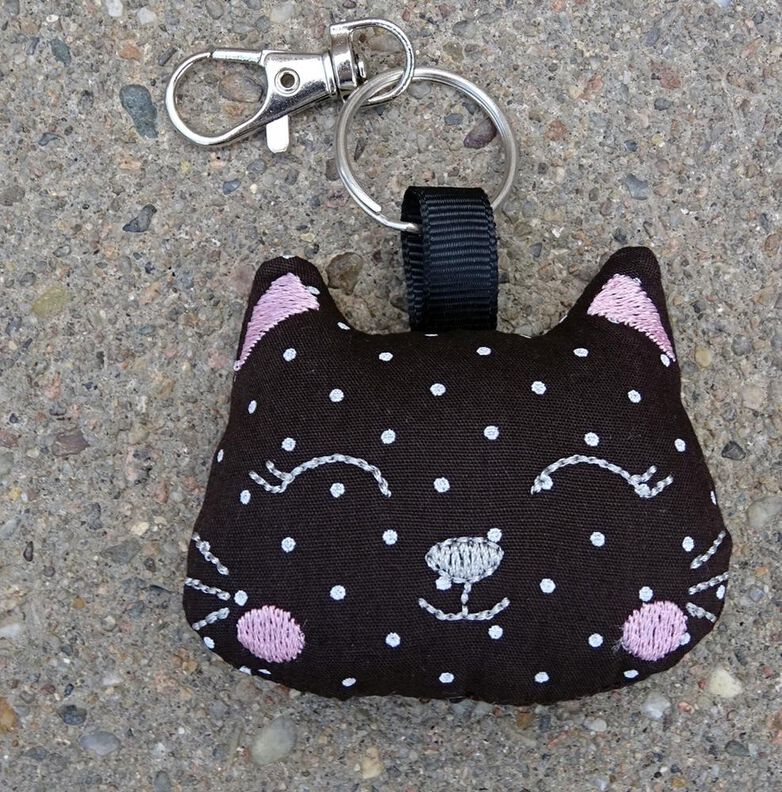 Stickdatei - Katze 4 ITH in 3 Gr. cute Schlüsselanhänger image number 6