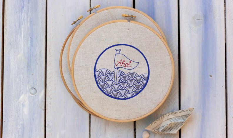 Bullauge mit Wimpel Ahoi – Stickdatei 10×10 I 13×18 I 16×26 image number 3