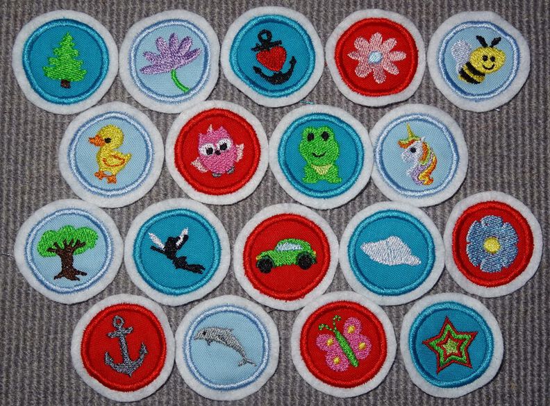 2cm Minis jeweils mit 3cm Button 54 Motive Stickdatei image number 2