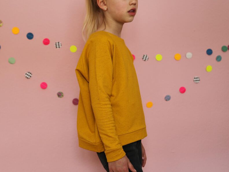 MONA - kurzer Raglansweater für Mädchen 98-152 image number 6