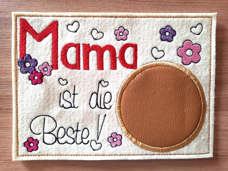 Stickdatei Mama Mug Rug Tassenteppich image number 3