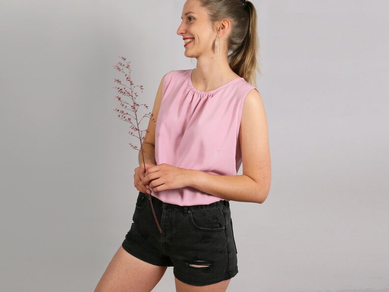 FRAU CLARA - ärmellose Bluse mit Rückenschlitz image number 2