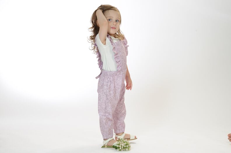 Schnittmuster Mädchen Latzhose mit Rüschen DAISY image number 5
