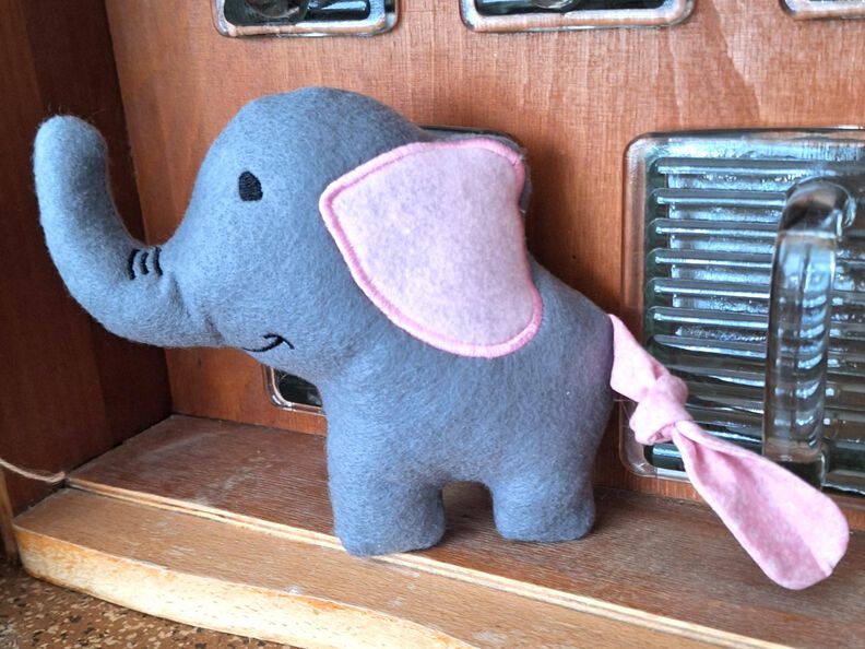 Stickdatei Elefant ITH Kuscheltier in mehreren Größen image number 4