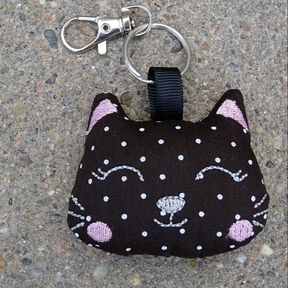 Stickdatei - Katze 4 ITH in 3 Gr. cute Schlüsselanhänger