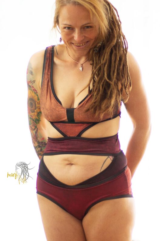 Badeanzug/Monokini, Kurzgrößen und Regrlär, 32-52 image number 3