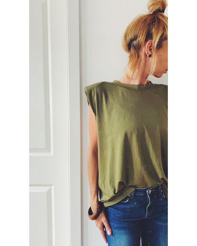 Shirt / Kleid mit Schulterpolstern image number 3