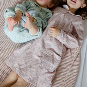 Schlummerchen Set 1: Hose und Nachthemd/Oberteil Bubikragen