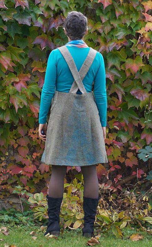 Latzkleid Elina – Doppelgrößen 32/34 – 52/54 image number 3