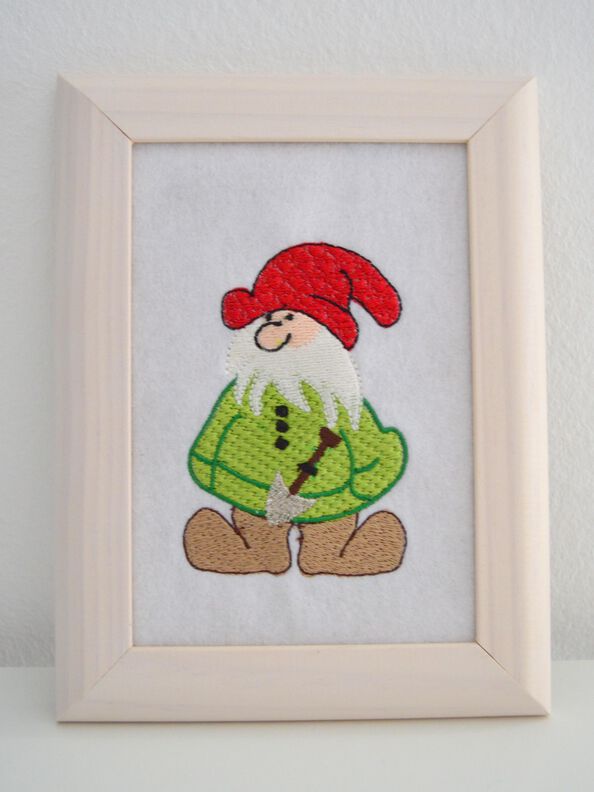 Stickdatei kleiner Gartenzwerg für den 10x10cm Rahmen image number 2