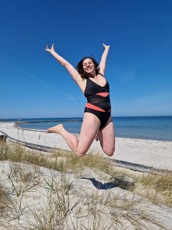 Badeanzug/Monokini, Kurzgrößen und Regrlär, 32-52 image number 4