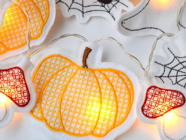 ITH Stickdatei Lichterkette Cover Halloween image number 2