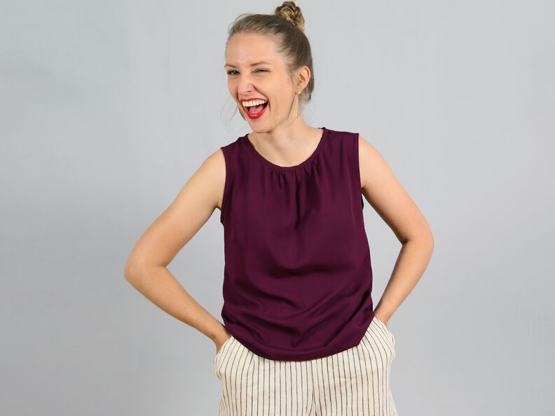 FRAU CLARA - ärmellose Bluse mit Rückenschlitz image number 6