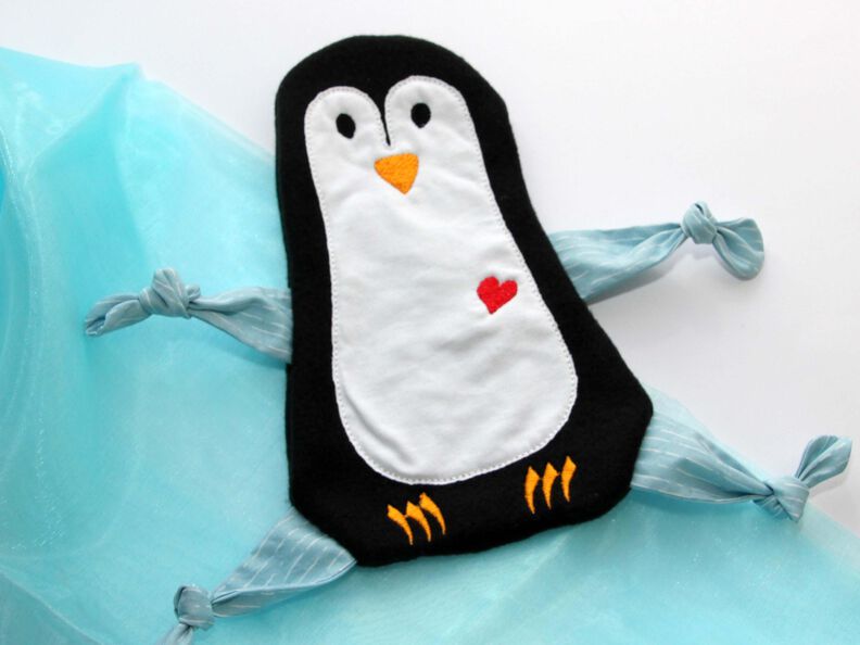 ITH Stickdatei Pinguin Schmusetuch Schnuffeltier 18x27cm image number 2