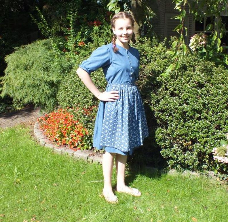 Dirndl "Theresa", Schnittmuster und Ebook Gr. 110-152 image number 2